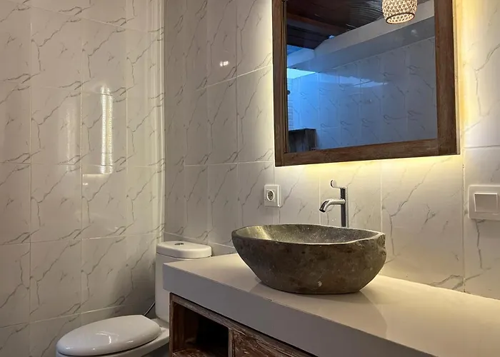 Villa Hanoman - Serene 2br Rice Fields Hideaway